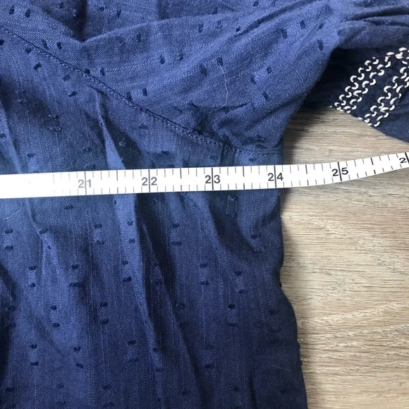 Old Navy Scoop Neck Smocked Blouse Size XL Elastic Neck Off Shoulder Top Navy - Picture 9 of 10